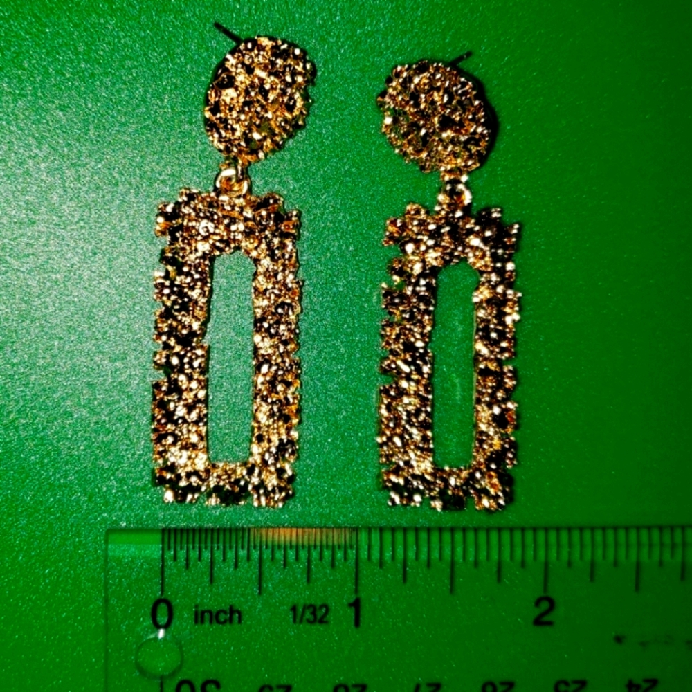 Gold dangling earrings - Picture 2 of 3